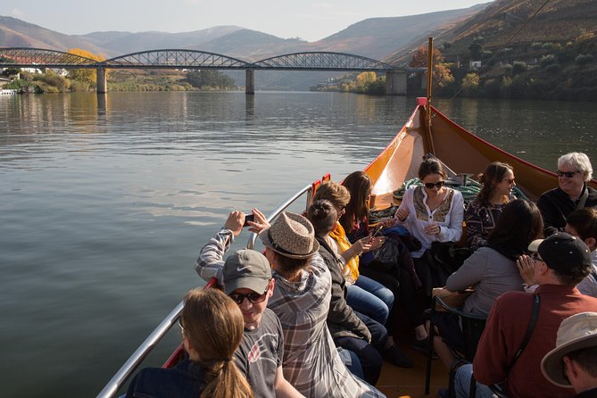 Douro Valley Small-Group Tour with Wine Tasting, Lunch and Boat - How the day trip runs from Porto, with real pickup convenience