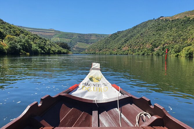 Douro Valley Tour with Train and Vinho Verde - Pinhão: the demarcated Douro center and quick photo time
