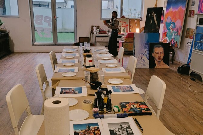 Downtown Porto Acrylic Painting Workshop for Groups or Individual - The social side of painting in central Porto