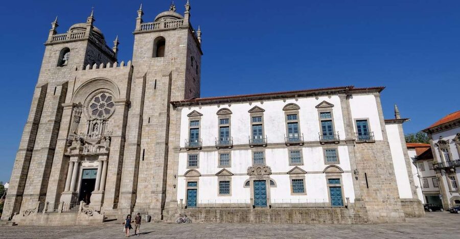 Essential Porto Walking Tour - Guide Quality, Languages, and the Small-Group Advantage