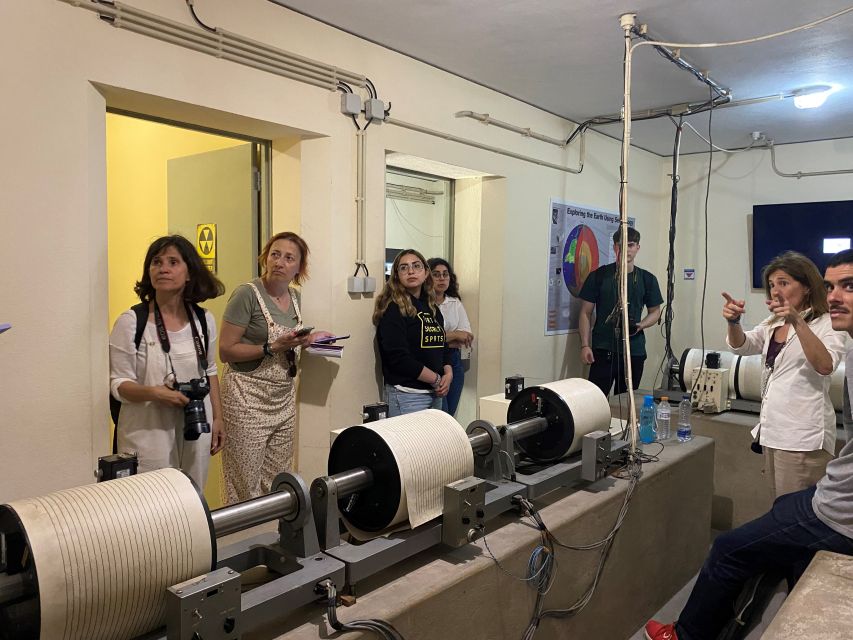 Exclusive visit to the Geophysical Institute of Porto - Price and Value for an Hour of Science and Views