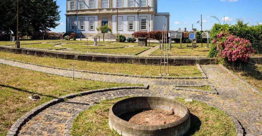 Exclusive visit to the Geophysical Institute of Porto - The Cold War Story Behind 127 Seismic Stations