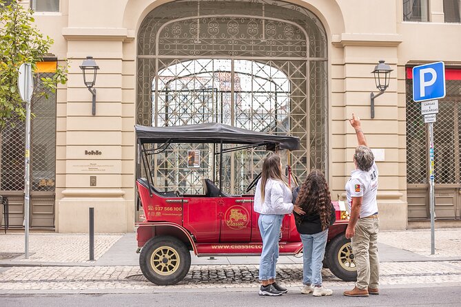 Explore Porto Aboard A Classic Tuk-Tuk tour 1h - Stop 4: Igreja dos Carmelitas, a short stop with a story