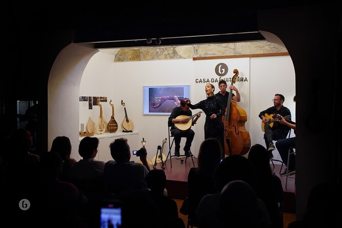 Fado by Casa da Guitarra - How the concert flows: female voice, Portuguese guitar, viola de fado