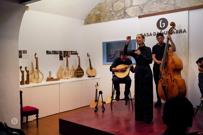 Fado by Casa da Guitarra - The intermission port wine: Douro Valley in a glass