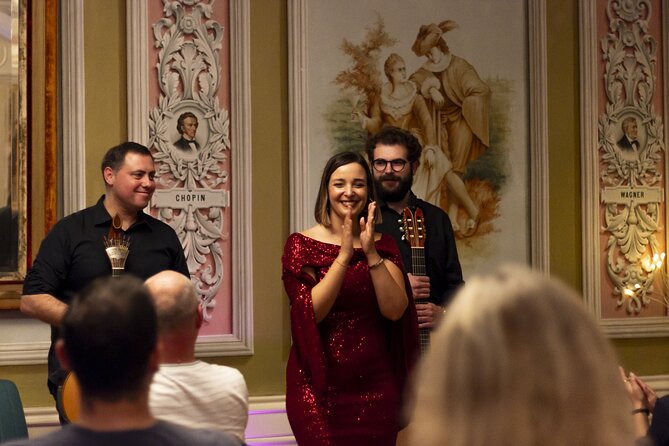 Fado Concert in one of Porto's most beautiful houses! - Performers and the kind of singing people remember