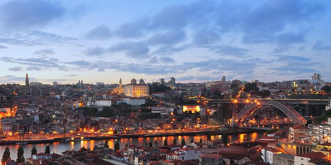 Fado Dinner Show and Night Lights Tour in Porto - The Fado dinner show: what you’re paying for, and what you should expect