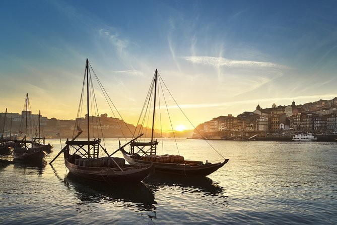 Fado Dinner Show and Night Lights Tour in Porto - Guides and the little surprises that make the night feel personal
