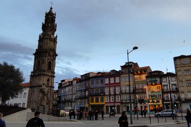 Fado Tour with Guide, Dinner & Live Show in Porto - The Ribeira-area walk: setting the mood before the show