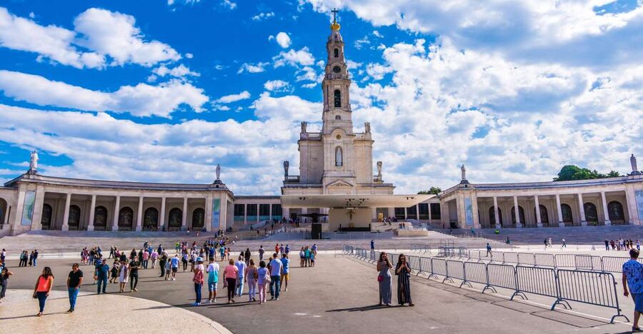 Fátima and Coimbra Private Tour - Basilica Chapel and the Chapel of the Apparitions: Plan for a Real Atmosphere