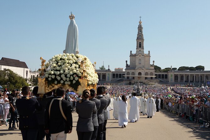 FÁTIMA Private Shrine and Pastorinhos Tour from Porto - Stop 1 in Fátima: The Basilica and the Sanctuary at Cova da Iria