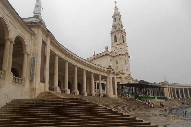 FÁTIMA Private Shrine and Pastorinhos Tour from Porto - Stop 3: Basilica of the Holy Trinity and Its Capacity