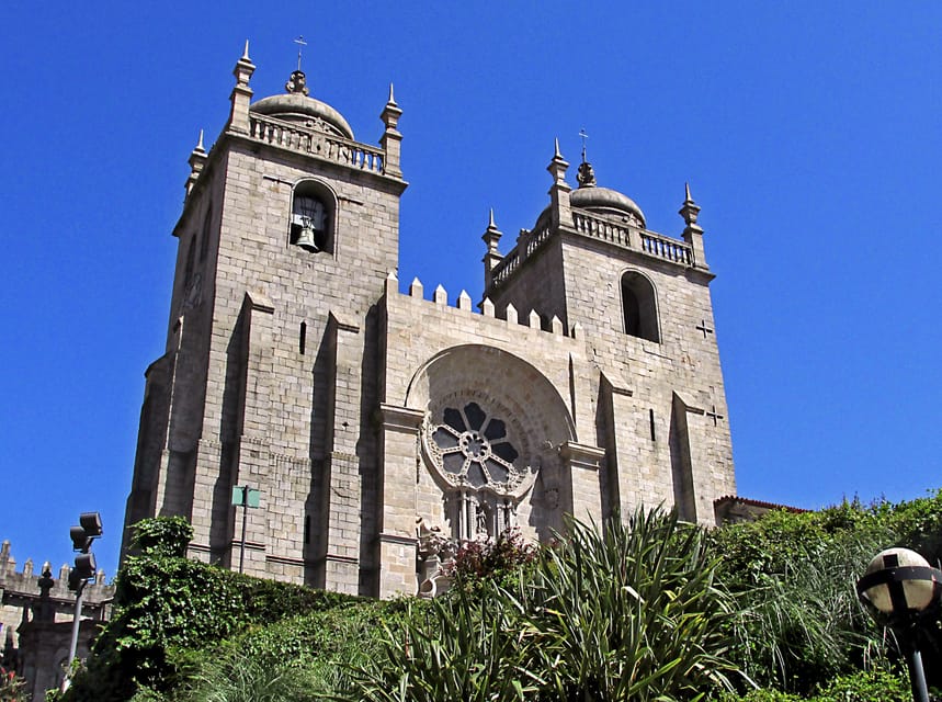 From Lisbon: Private Porto Tour with Wine Tasting in Gaia - São Bento Station: a route stop that keeps the walk real