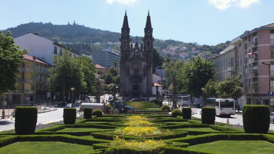 From Oporto: Guimarães Tour (4Hours) - Half Day - Meet-up and the 45-minute ride from Porto