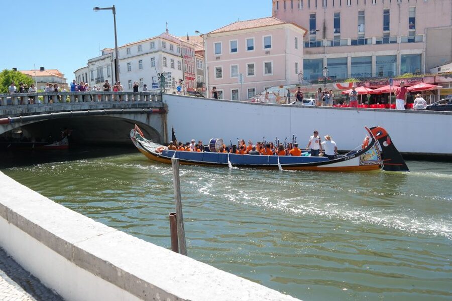 From Porto: Aveiro Half-Day Tour with 1-Hour Cruise - Guides and the small extras that make the day feel smarter