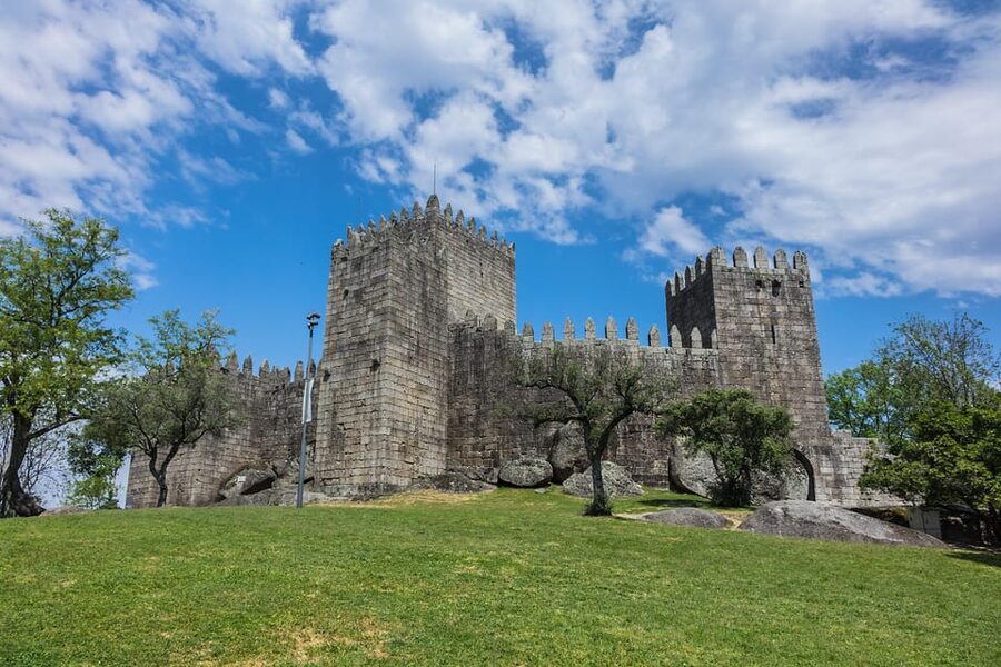From Porto: Braga and Guimarães Full-Day Trip - From Porto into Minho: the day starts with comfort and momentum