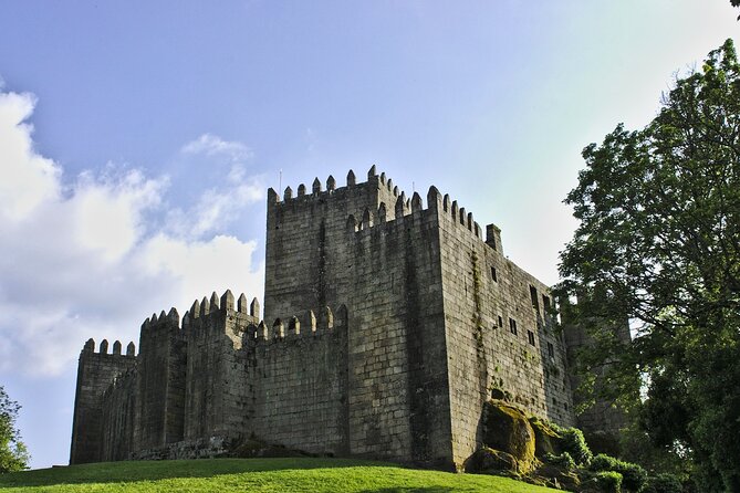 From Porto: Braga & Guimarães - Full Day Experience with Lunch - Se de Braga Cathedral: The Included Historic Anchor