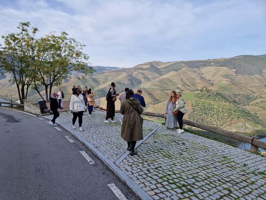 From Porto Douro Valley Tour with Train and Vinho Verde - The heart of the day: boat cruise and train ride through the Douro