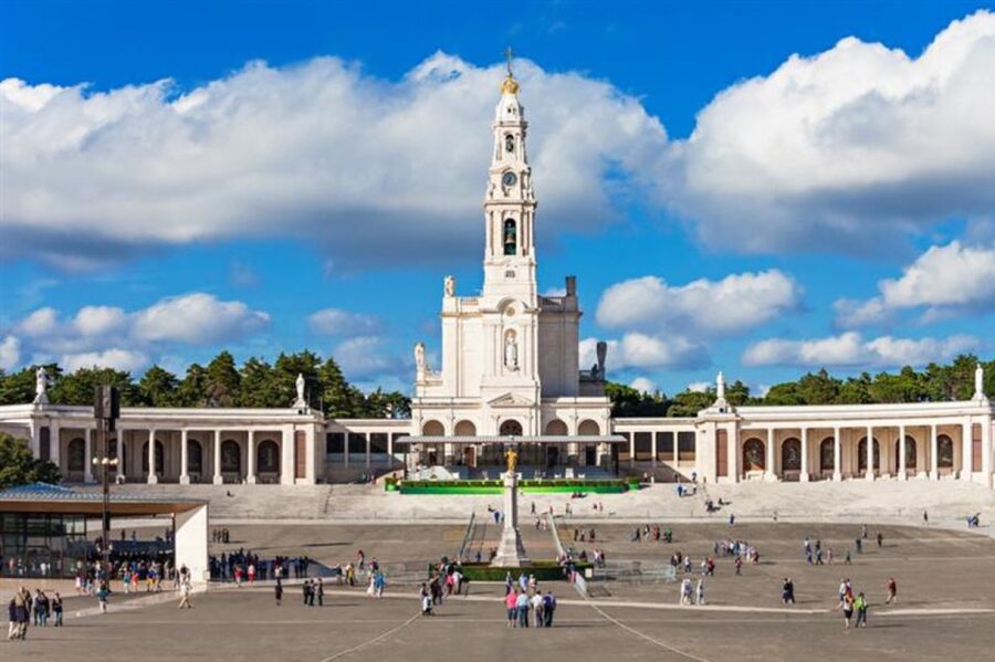 From Porto: Fatima and Miracle of Santarem Private Day Tour - Why Fátima Plus Santarém Works as a Full Day From Porto
