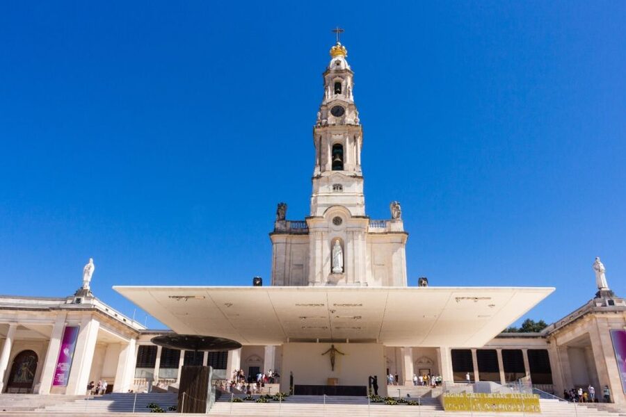 From Porto: Fatima and Miracle of Santarem Private Day Tour - Inside the Sanctuary of Our Lady of Fátima: Basilica, Trinity Church, and Burial Sites