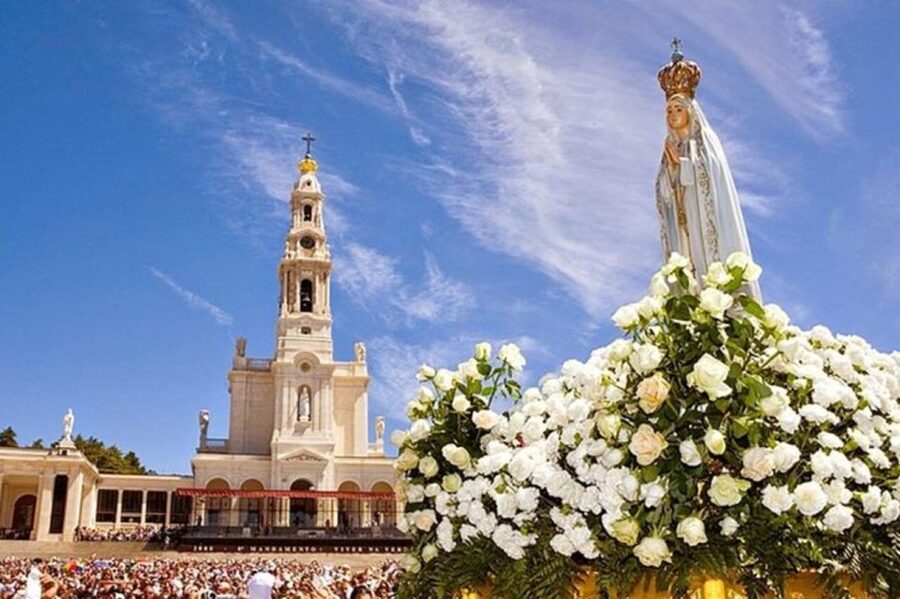 From Porto: Fatima and Miracle of Santarem Private Day Tour - Capela das Aparições and Azinheira Grande: Where the Story Becomes a Spot You Can Stand On