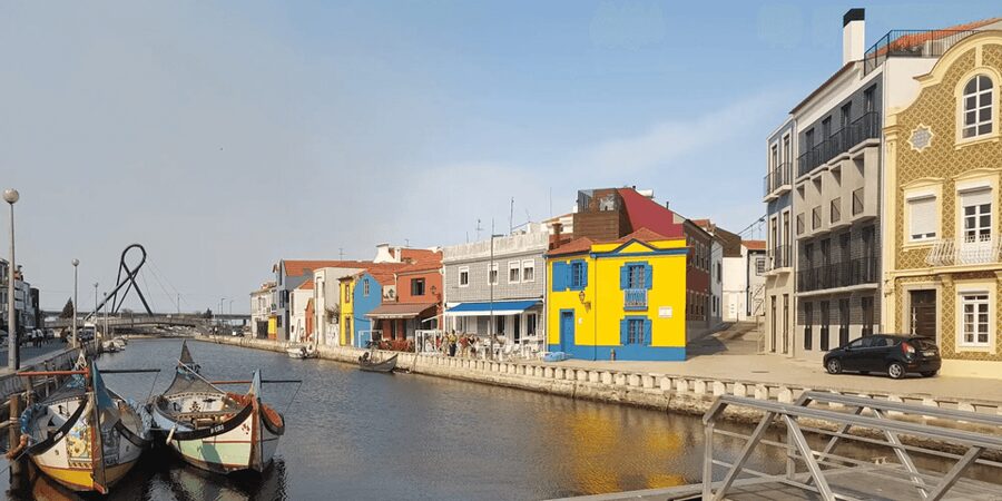 From Porto: Full-Day Trip to Coimbra & Aveiro with Boat Ride - The drive to Aveiro: swapping stone views for water views