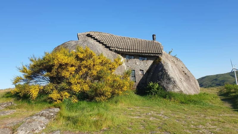 From Porto: Nature and Wine tasting Full-Day Tour - Casa do Penedo: the weird house stop that becomes a story about place