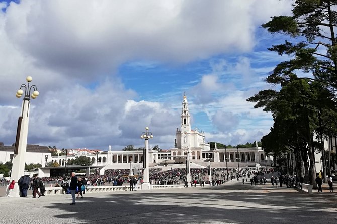 From Porto - Private Tour to Fatima, Nazare and Obidos with Drop-off in Lisbon - Why This Porto to Lisbon Route Feels Like a Real Day