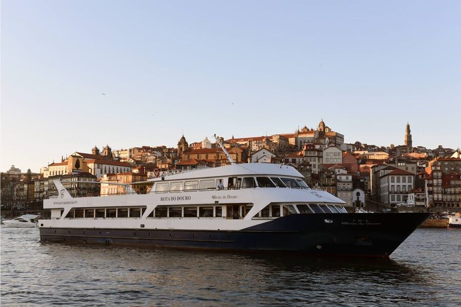 From Porto: Régua to Porto River Cruise with Lunch on Board - Lunch On Board: Good Food, Simple Comfort