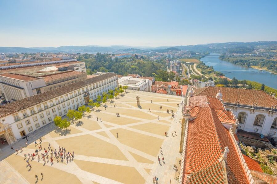 From Porto: Sanctuary of Fatima & Coimbra Private Day Trip - Fátíma Highlights: Basilica, Holy Trinity, and the Chapel of Apparitions