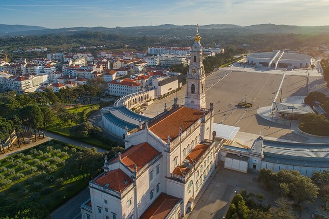 From Porto: Transfer to Lisbon with up to 3 City Stops - Stop Choice Matters: Pick the Best Mix of Fátima, Óbidos, Aveiro, Nazaré, Coimbra