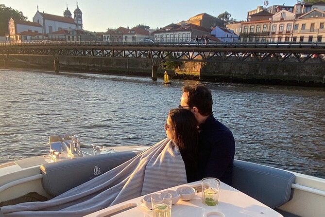 Guided boat tour with wine and sunset option. - From the Douro estuary to Arrábida Bridge, get your bearings fast