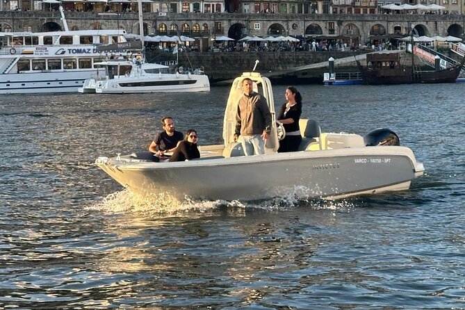 Guided boat tour with wine and sunset option. - Sunset option: how to pick the best light