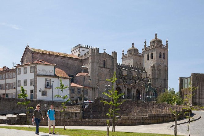 Half Day in Porto Private Tour with Boat Trip - Hotel pickup in Porto, air-conditioned comfort, and what 4 hours really means