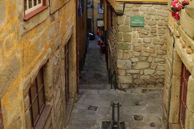 Half Day Private Tour in TukTuk Porto Jewish Heritage - Porto by TukTuk: A half-day that gets you oriented fast