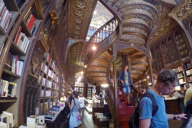 Harry Potter and Lello Bookshop Tour : Highlights and Hidden Gems - São Bento Railway Station, where your tour starts in full color