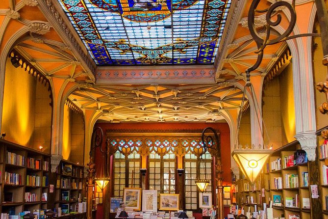 Harry Potter and Lello Bookshop Tour : Highlights and Hidden Gems - The Gryffindor fountain, small detail, big payoff