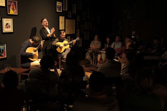 Ideal Clube de Fado - Finding Ideal Clube de Fado: side-street reality and good timing