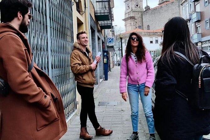 LGBTour Porto: Walk through Porto, discover the LGBTQIA+ History - Stop 3: Praca da Republica and Teófilo Braga Garden, pride today meets queer books