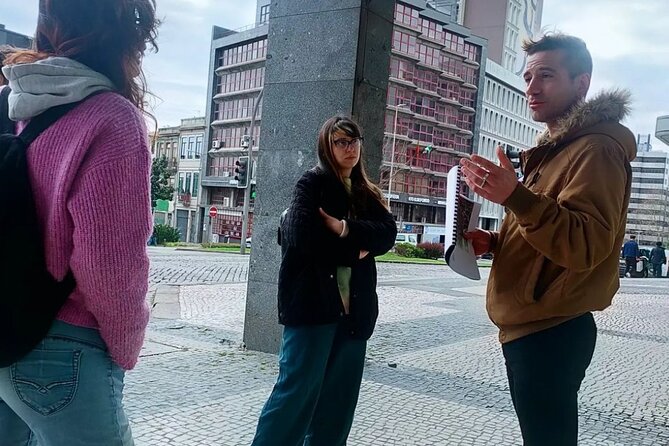 LGBTour Porto: Walk through Porto, discover the LGBTQIA+ History - Stop 4: Livraria aberta, why queer business matters more than you think