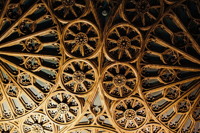 Livraria Lello Entry Ticket – Porto’s Most Iconic Bookstore - Crowds, photos, and whether the ticket price fits your goal