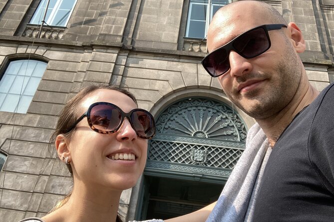 Love in Porto: Self-Guided Romantic Puzzle Walk - Meet at Fonte dos Leões, Use Questo on Your Phone