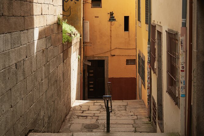 Mobile Photography through Porto hidden streets - Who Should Book This Workshop (and Who Might Think Twice)