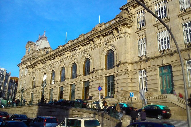 Modern Art Oporto - Starting at Estação de São Bento, where the story kicks off
