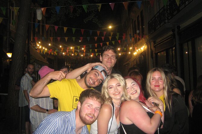New Years Eve Porto Crawl: 7 drinks, Games, Fun & VIP club entry - Fonte dos Leões meeting point and the first 20 minutes