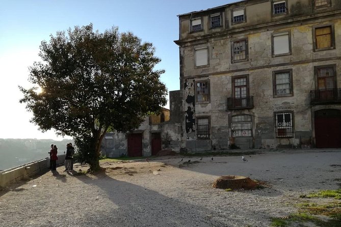 Old Jewish Quarters Private Walking Tour - Stop 2: Miradouro da Vitória and the Olive Field Quarter story