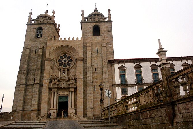 Oporto Private 4-hours Tour with Hotel Pickup - Mercado do Bolhão: a smart stop for food-minded visitors