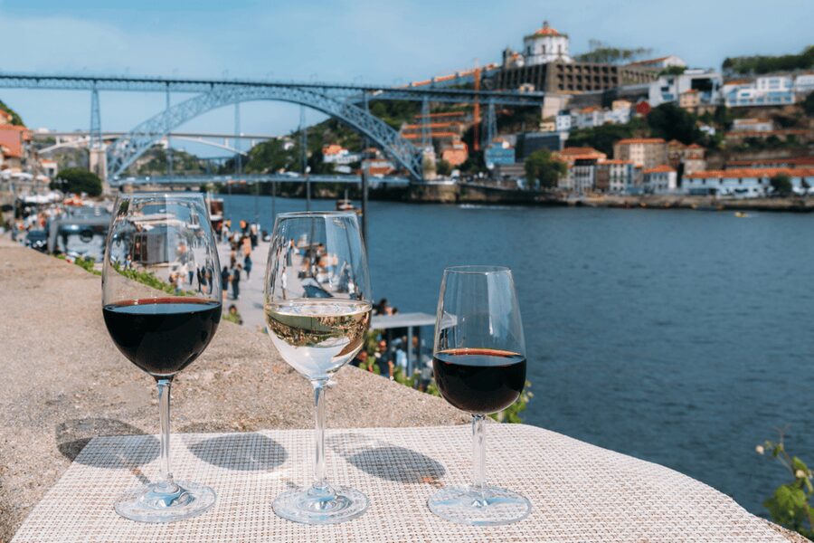 Oporto Tuk Tuk Tour: Among bridges and mysteries - 1.30h - Arrábida Bridge to the Douro Mouth: River Meets Sea