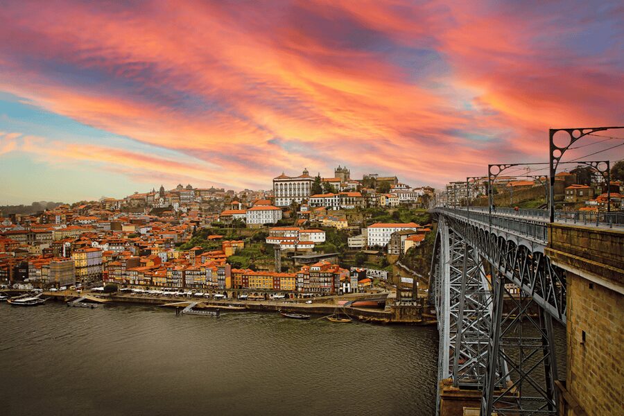Oporto Tuk Tuk Tour: Among bridges and mysteries - 1.30h - Price, Time, and Value for a Short Porto Experience