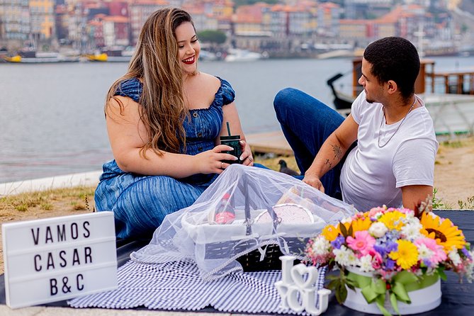 Photoshoot in Porto for Couples - Stop 1: São Bento station to Porto Cathedral for strong urban backdrops